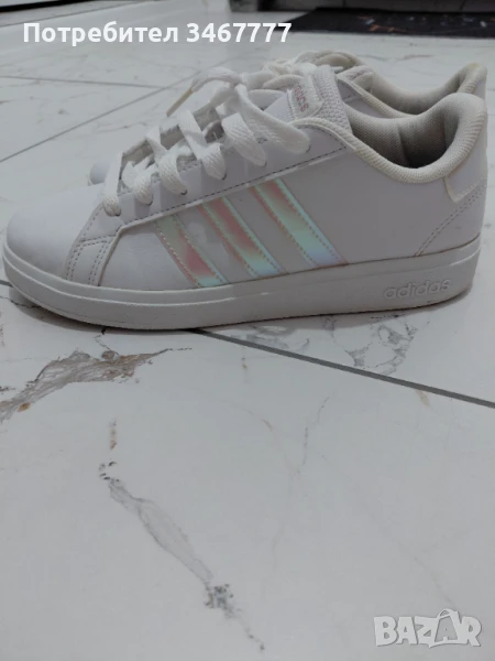 Дамски маратонки адидас, снимка 1