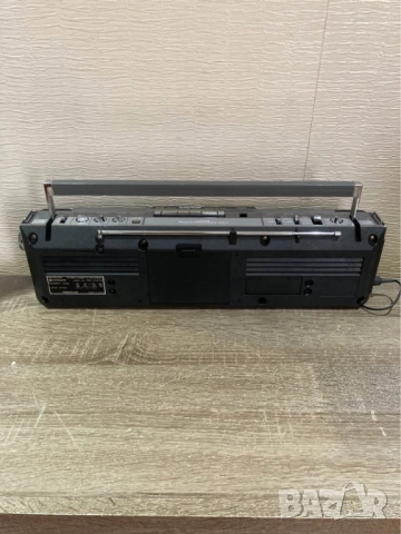HITACHI TRK-6701W VINTAGE RETRO BOOMBOX радио  касетофон, снимка 9 - Радиокасетофони, транзистори - 53244302