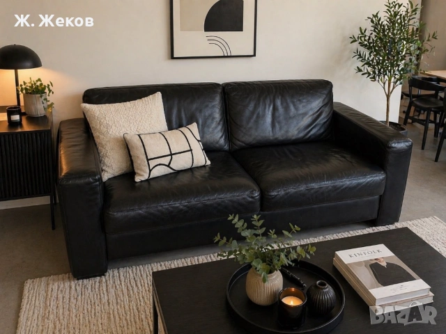 Стилен черен кожен диван