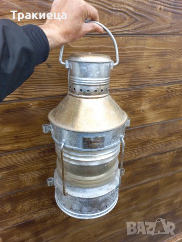 Огромен стар корабен фенер фар