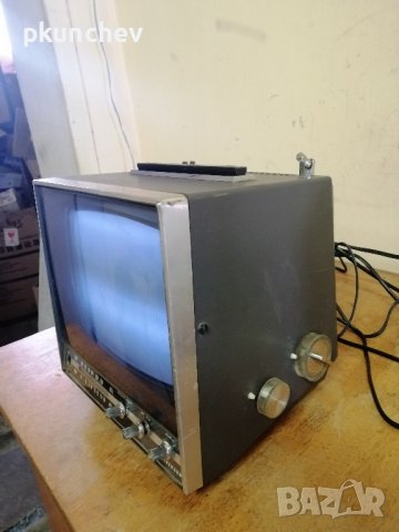 Ретро телевизорче UNIVERSUM, снимка 3 - Антикварни и старинни предмети - 42793257