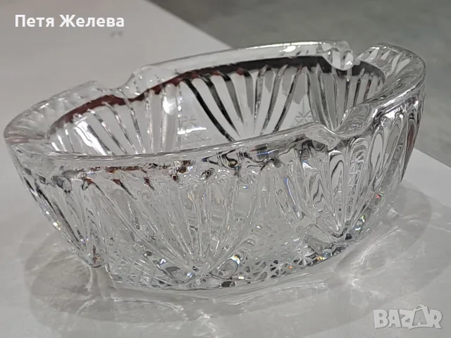 Кристален пепелник , снимка 2 - Пепелници и декоративни съдове - 56392548
