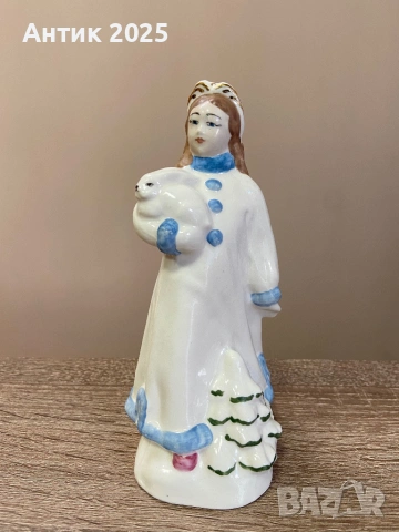 Винтидж порцеланова статуетка „Снежанка със заек“, СССР