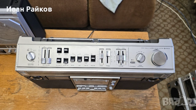 Продавам касетофон HITACHI TRK-8190W, снимка 2 - Радиокасетофони, транзистори - 54129024