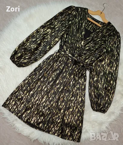КРАСИВА черна рокля в златисти шарки