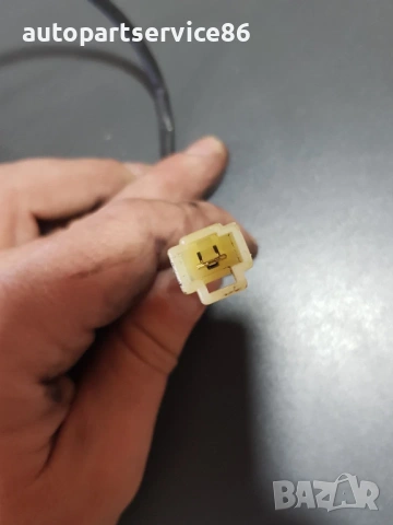 Брава на задния капак за KIA Carnival 2.9 CRDi (2002–2006), снимка 3 - Части - 53218539