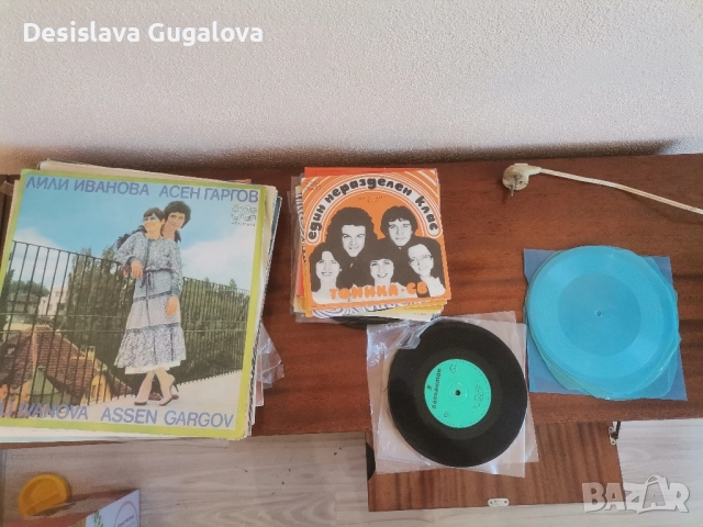 Музикален шкаф Лира 68 +плочи, снимка 5 - Антикварни и старинни предмети - 52773440