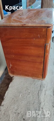 Нощно ретро шкафче. 