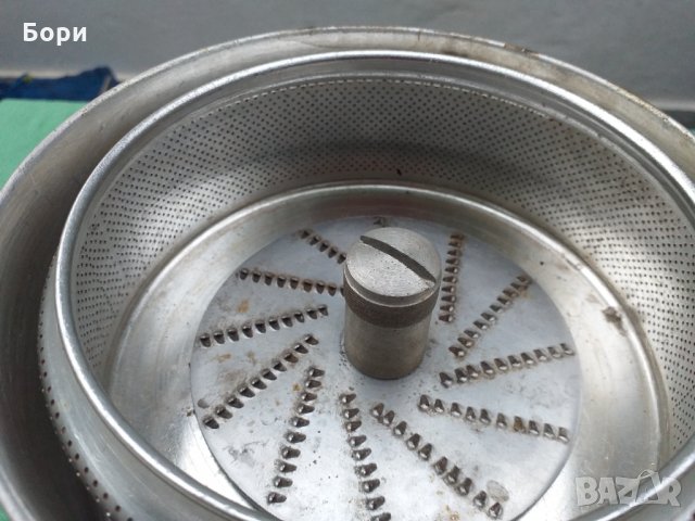 Стара метална сокоизтисквачка, снимка 6 - Сокоизстисквачки и цитрус преси - 34309665