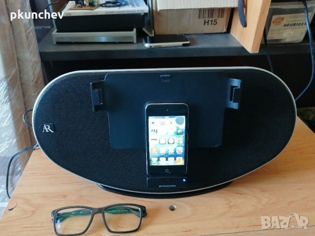 Докинг станция за iPod, iPad, iPhone с усилвател, радио, изходи за видео-сигнал и вход AUX