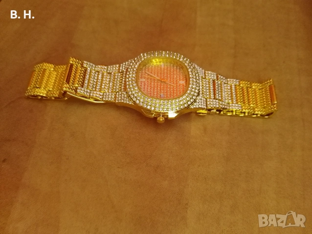 ЛУКСОЗЕН ЧАСОВНИК В ЦВЯТ ЖЪЛТО ЗЛАТО, СЪС СВЕТЕЩИ ЕЛЕМЕНТИ , снимка 5 - Луксозни - 53844312
