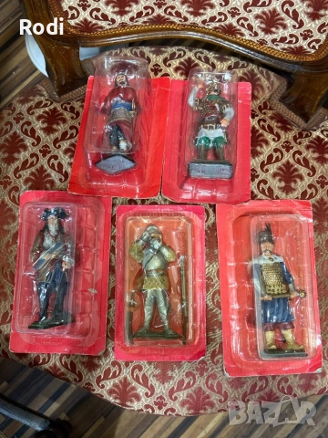 пет бройки метални фигури рицари