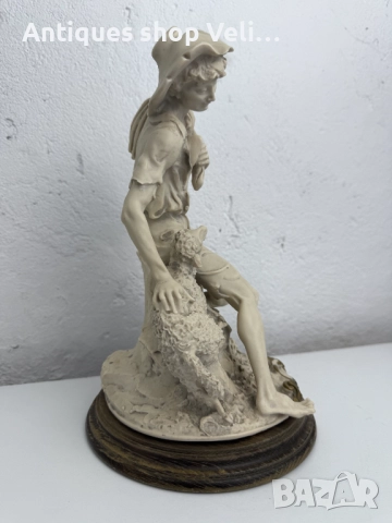 Колекционерска статуетка Capodimonte №7564, снимка 3 - Антикварни и старинни предмети - 52246321