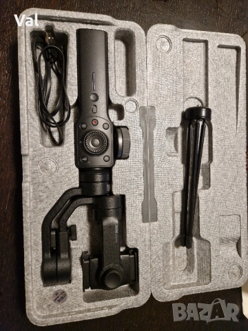 Стабилизатор за смартфони-Гимбал- Zhiyun-Tech SMOOTH 4, снимка 2 - Чанти, стативи, аксесоари - 50407530