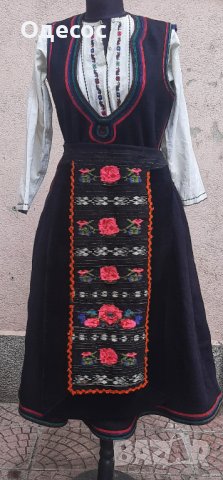 Автентична носия от Северна България.