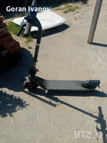 Продавам  тротинетка  за части с повреден двигател