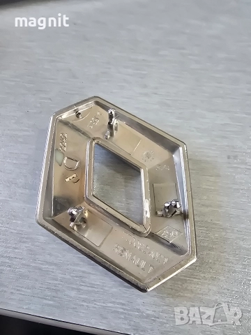 7700824021 Задна емблема Renault 21 Clio Laguna Twingo, снимка 3 - Части - 52927638