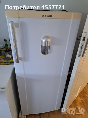 Хладилник Samsung с диспенсър за вода, снимка 1