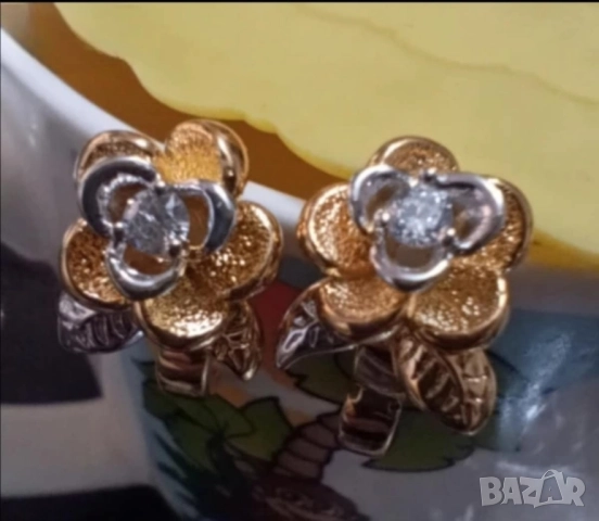 Разкошни обеци цвете с листенце от 14к попълнено злато и цирконии 20 лв., снимка 4 - Обеци - 51766937