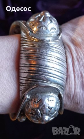 Старинна възрожденска сребърна гривна рогатка, снимка 3 - Антикварни и старинни предмети - 35571500