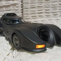 Batmobile - 1989 г. Мащаб 1:18  . Колата е чисто нова с LED светлини, снимка 6 - Колекции - 44404225