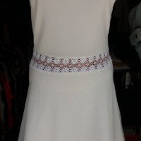 Бяла рокля с нежна дантелка над бюста и около талията, снимка 1 - Рокли - 36548523