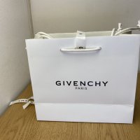 Автентична бутикова Givenchy подаръчна торба 25x22cm, снимка 6 - Други - 42057455