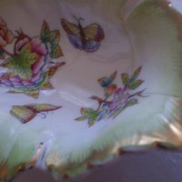 Винтидж чиния за бонбони Херенд, унгарска кралица Виктория, ръчно рисувана форма на листа, златен ръ, снимка 8 - Антикварни и старинни предмети - 38849171