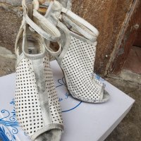 Бели обувки мрежа, снимка 2 - Дамски обувки на ток - 29245947