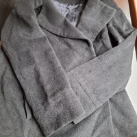 Късо черно палто с подплата Л- ХЛ, снимка 1 - Палта, манта - 44395417