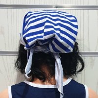 Нова детска кърпа за глава на синьо/бяло райе с козирка, до 8 години, снимка 2 - Шапки, шалове и ръкавици - 29976306
