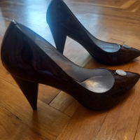 Дамски обувки Версус италиански нови, снимка 5 - Маратонки - 44549443