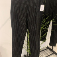 Елегантен дамски панталон в размер 40, снимка 3 - Панталони - 44774358