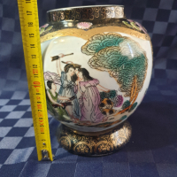 Ръчно рисувана ваза с богата релефна позлата- SATSUMA /Сатцума/, снимка 2 - Антикварни и старинни предмети - 44790833