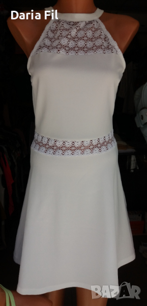 Бяла рокля с нежна дантелка над бюста и около талията, снимка 1