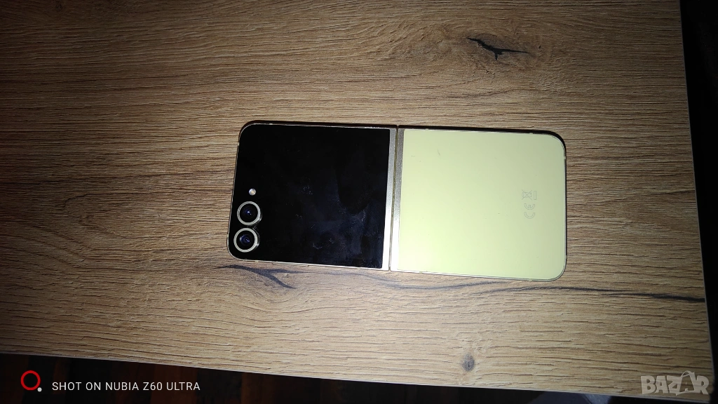 Samsung galaxy z flip 6 12/256gb с лек дефект!, снимка 1