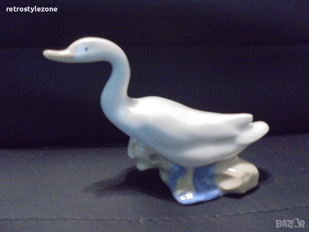 № 8445 Стара малка порцеланова фигура на патица. , снимка 1