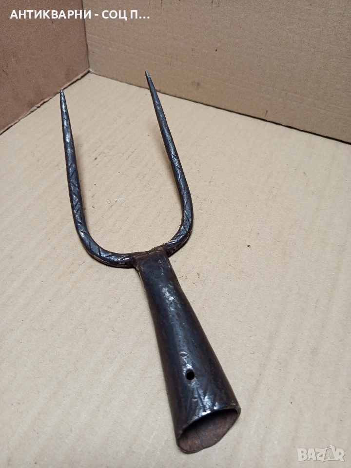 Стара Ръчно Кована Двурога Вила За Сено 0.600кг., снимка 1