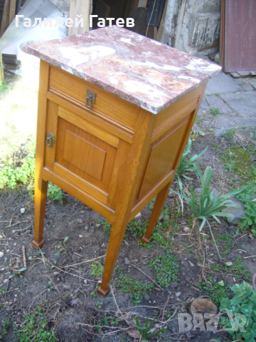 Старо нощно шкафче - Намалено 20%, снимка 2 - Шкафове - 44664384