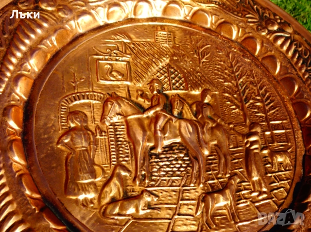 Медно пано,чиния с релефна ловна картина,ездачи,кучета. , снимка 3 - Антикварни и старинни предмети - 52158962