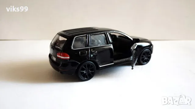 VW Volkswagen Touareg Maisto 1:42, снимка 4 - Колекции - 47318926