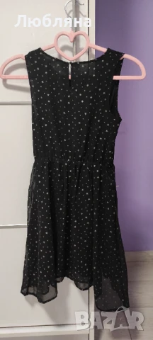 Черна Рокля Със Звездички, снимка 2 - Детски рокли и поли - 51160218