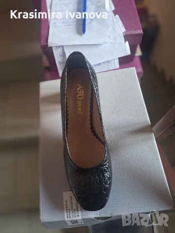 нови обувки черен лак кроко
