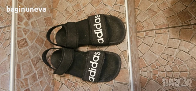 Сандали Adidas UK5 и UK6, снимка 3 - Детски сандали и чехли - 51305317