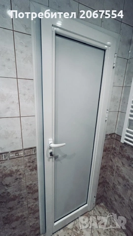 Почти нова алуминиева бяла врата за баня, с огледало-70/197
