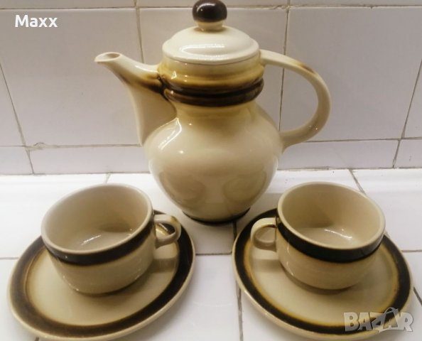 Продавам порцеланов чайник, чаши, чинии, супник от български и руски порц