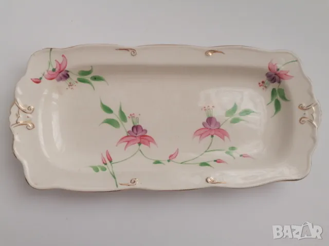 Продълговата чиния с цветя