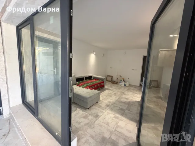 Отдава се под наем студио / офис, кв. Бриз, Варна