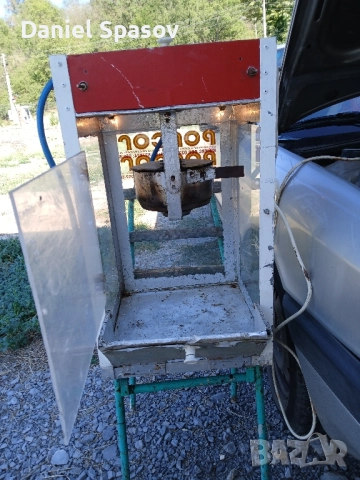 Продавам професионална машина за пуканки на газ 