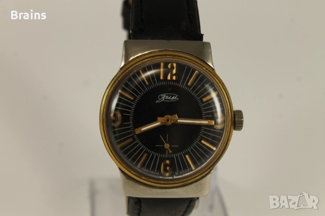 1970's ЗИМ Стар Руски Ръчен Часовник , снимка 3 - Антикварни и старинни предмети - 52454477